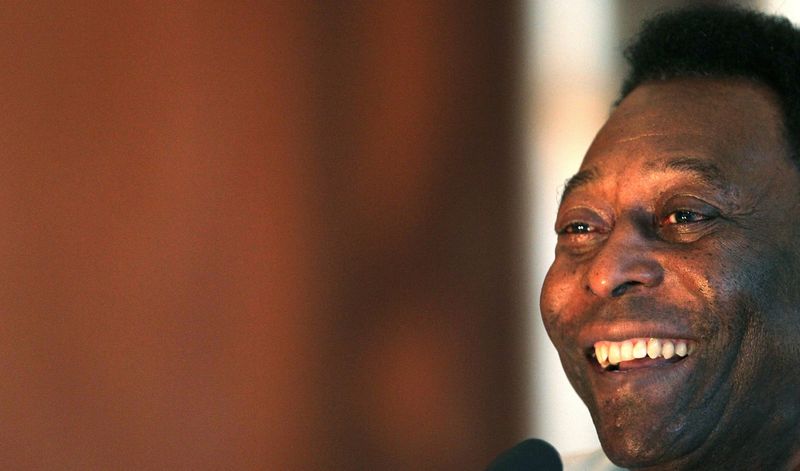 &copy; Reuters. FILE PHOTO: Brazilian soccer legend and honorary ambassador for the 2014 World Cup Pele smiles during a news conference ahead of the preliminary draw in Rio de Janeiro, Brazil, July 29, 2011.  REUTERS/Sergio Moraes