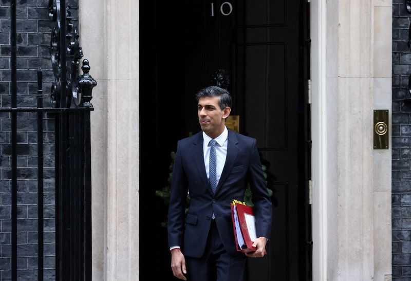 &copy; Reuters. FILE PHOTO: British Prime Minister Rishi Sunak leaves 10 Downing Street to attend Prime Minister's Questions in the Houses of Parliament in London, Britain, November, December 14, 2022. REUTERS/Henry Nicholls/File Photo