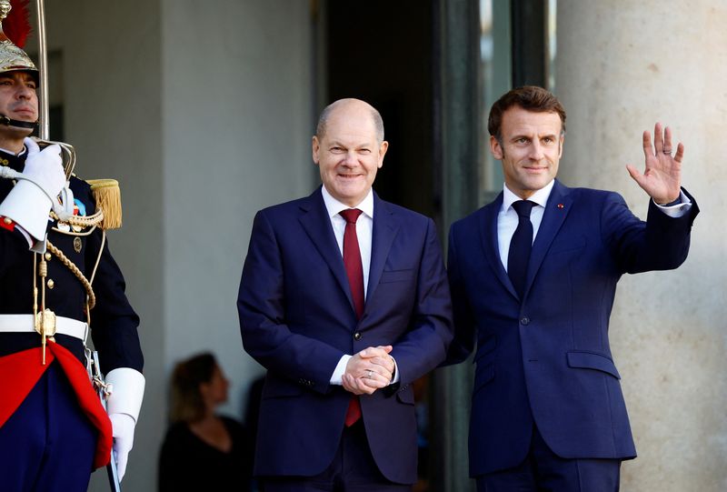 &copy; Reuters. Presidente francês, Emmanuel Macron, e chanceler alemão, Olaf Scholz, durante encontro em Paris, França
26/10/2022
REUTERS/Sarah Meyssonnier