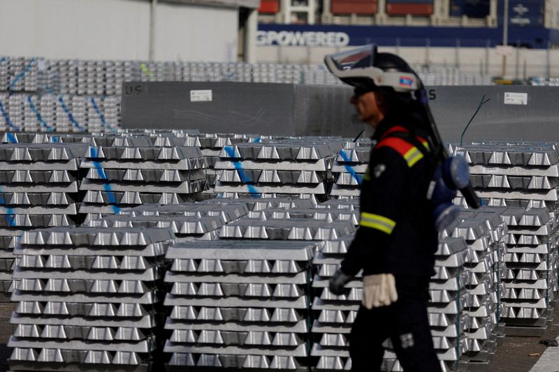&copy; Reuters. FILE PHOTO: A worker walks past the storage of aluminium ingots at the aluminum smelter Aluminium Dunkerque in Loon-Plage near Dunkirk, France, September 22, 2022. REUTERS/Pascal Rossignol/File Photo