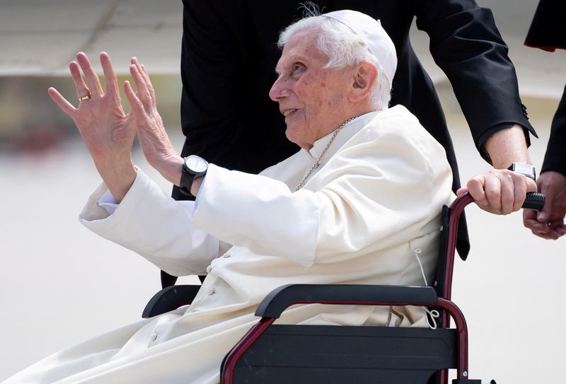 &copy; Reuters. بابا الفاتيكان السابق بنديكت السادس عشر في صورة من أرشيف رويترز.