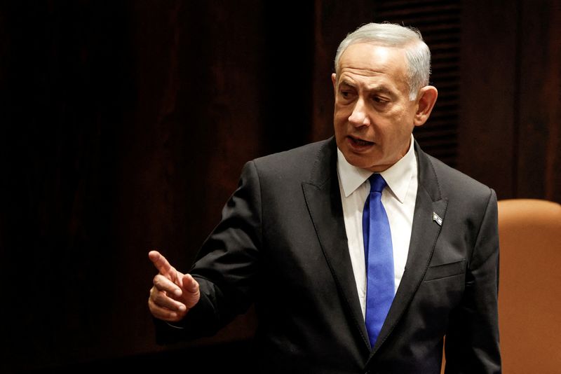 © Reuters. Israeli Prime Minister-designate Benjamin Netanyahu attends a special session of the Knesset, Israel's parliament, to approve and swear in a new right-wing government, in Jerusalem December 29, 2022. REUTERS/Amir Cohen/Pool