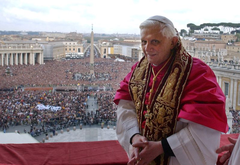© Reuters. FILE PHOTO: Pope Benedict XVI, Cardinal Joseph Ratzinger of Germany, appears on a balcony of St. Peter's Basilica in the Vatican after being elected by the conclave of cardinals, April 19, 2005. REUTERS/Osservatore Romano-Arturo Mari/File Photo