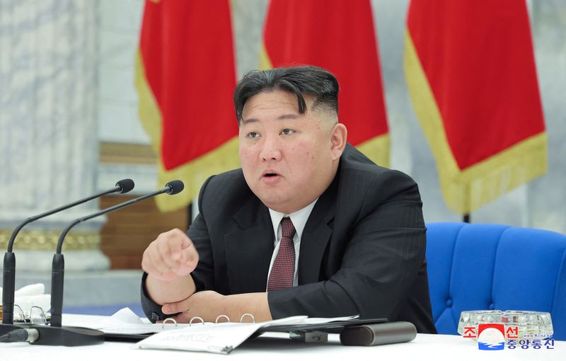 &copy; Reuters. 　１月１日、北朝鮮の金正恩朝鮮労働党総書記は、朝鮮労働党中央委員会拡大総会で、米国や韓国の脅威に対応する新型の大陸間弾道ミサイル（ＩＣＢＭ）システムの開発、戦術核兵器の大
