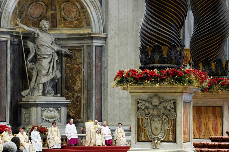 &copy; Reuters. Le pape François dirige la messe marquant la Journée mondiale de la paix dans la basilique Saint-Pierre au Vatican. /Photo prise le 1er janvier 2023/Vatican Media/ REUTERS
