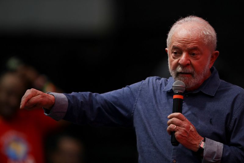 &copy; Reuters. Lula discursa no tradicional Natal dos Catadores, em São Paulo
15/12/2022
REUTERS/Carla Carniel 