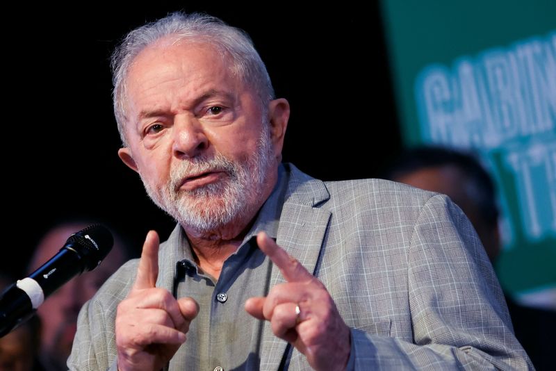 &copy; Reuters. O presidente eleito do Brasil, Luiz Inácio Lula da Silva, assiste à apresentação dos ministros indicados para seu governo no prédio do governo de transição em Brasília, Brasil, 29 de dezembro de 2022. REUTERS/Adriano Machado