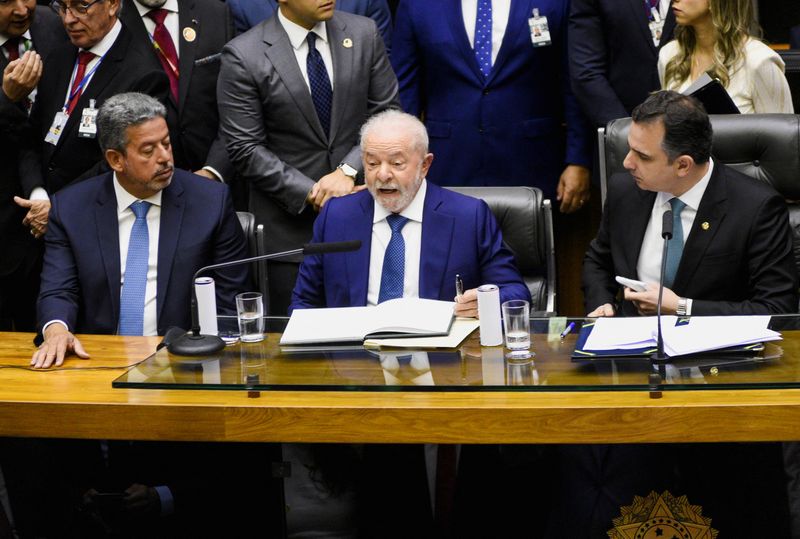 &copy; Reuters. El nuevo presidente de Brasil, Luiz Inácio Lula da Silva, habla después de prestar juramento en el Congreso Nacional, en Brasilia, Brasil, el 1 de enero de 2023. REUTERS/Jacqueline Lisboa NO REVENTAS. NO ARCHIVOS