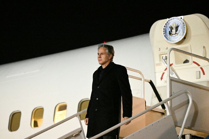 &copy; Reuters. FOTO DE ARCHIVO: El Secretario de Estado estadounidense Antony Blinken llega al aeropuerto Henri Coanda, en Bucarest, Rumanía, el 29 de noviembre de 2022, antes de una reunión de la OTAN. Daniel MIHAILESCU/Pool vía REUTERS