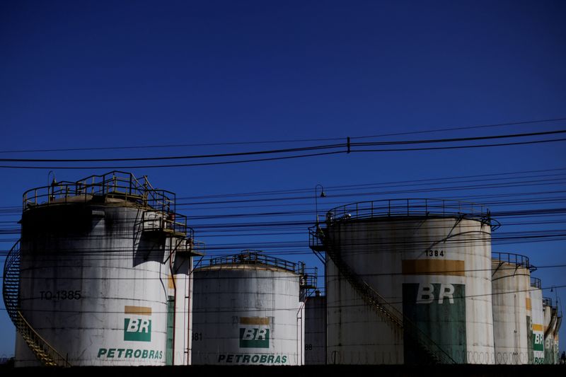 &copy; Reuters. Tanques de combustíveis da Petrobras
17/06/2022
REUTERS/Ueslei Marcelino