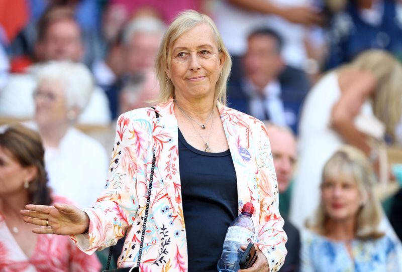 Tennis-Navratilova diagnosed with throat and breast cancer