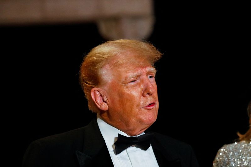 &copy; Reuters. FILE PHOTO: Former U.S. President Donald Trump, who announced a third run for the presidency in 2024, hosts a New Year's Eve party at his Mar-a-Lago resort in Palm Beach, Florida, U.S. December 31, 2022.  REUTERS/Marco Bello