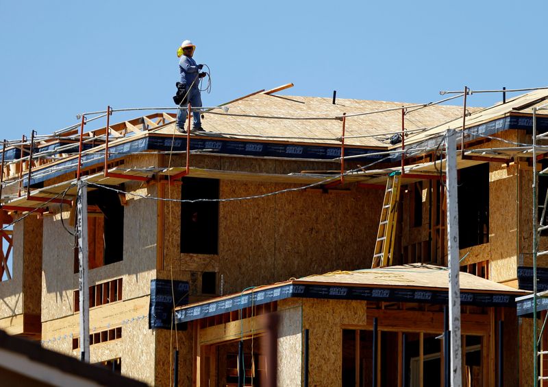 &copy; Reuters. FILE PHOTO: A worker walks on the roof of a new home under construction in Carlsbad, California September 22, 2014. REUTERS/Mike Blake/File Photo