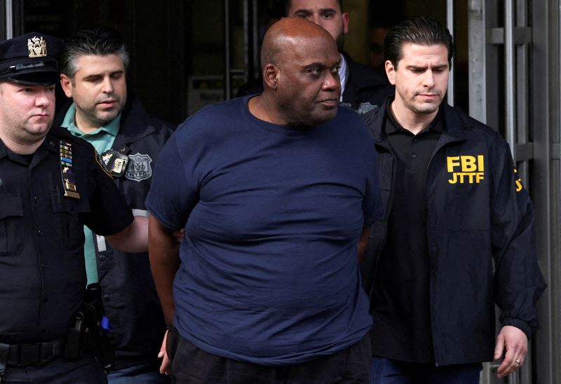 © Reuters. FILE PHOTO: Frank James, the suspect in the Brooklyn subway shooting walks outside a police precinct in New York City, New York, U.S., April 13, 2022. REUTERS/Andrew Kelly