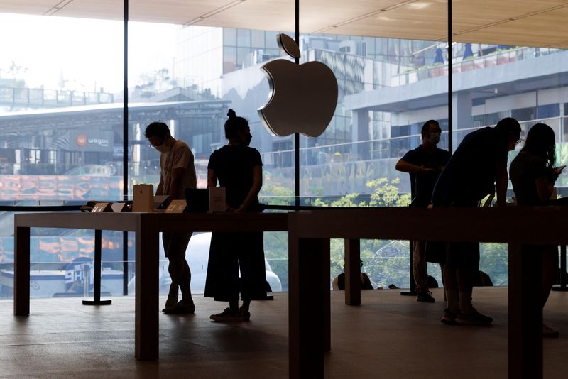 Apple's market value falls below $2 trillion for the first time since 2021