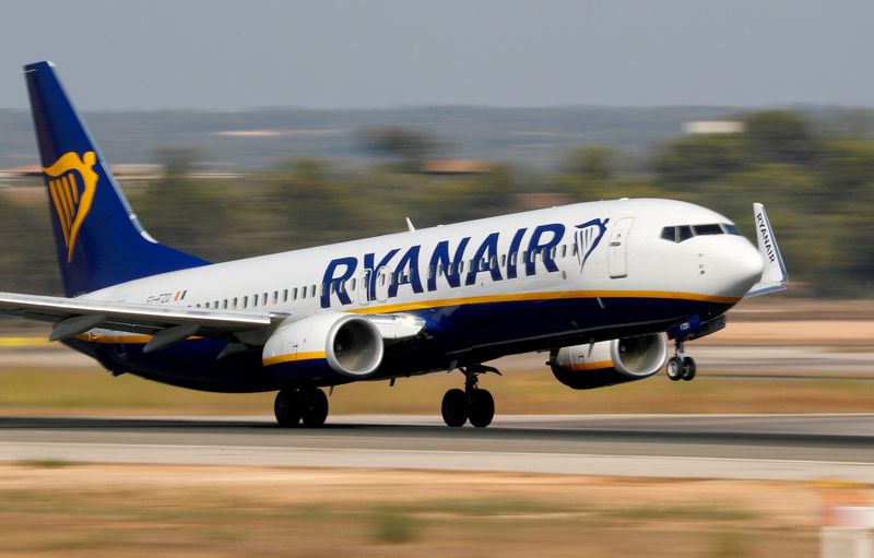&copy; Reuters. FILE PHOTO: A Ryanair Boeing 737-800 airplane takes off from the airport in Palma de Mallorca, Spain, July 29, 2018.  REUTERS/Paul Hanna//File Photo