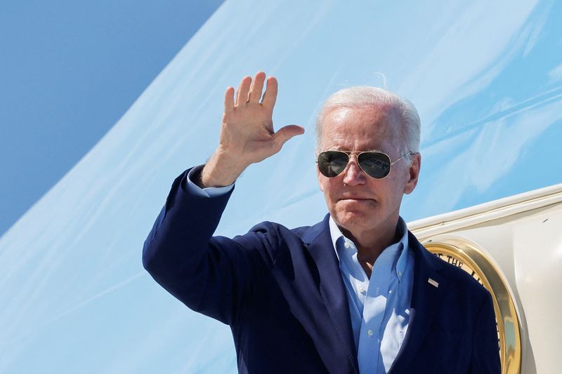 &copy; Reuters. FILE PHOTO: U.S. President Joe Biden gestures as he boards Air Force One at Rohlsen Airport to depart after a New Year holiday visit to Christiansted, St. Croix, U.S. Virgin Islands, U.S. January 2, 2023.  REUTERS/Jonathan Ernst
