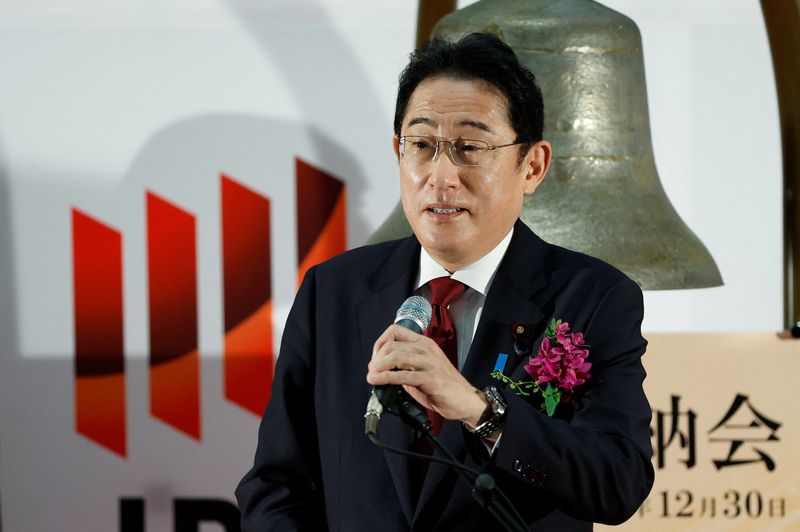 &copy; Reuters. Primeiro-ministro do Japão, Fumio Kishida, discursa em cerimônia na bolsa de valores de Tóquio
30/12/2022 REUTERS/Issei Kato