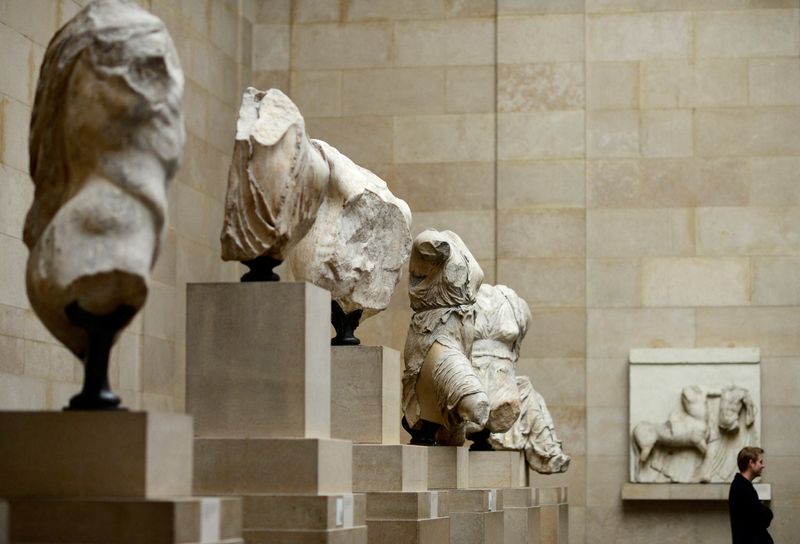 &copy; Reuters. FILE PHOTO: A man looks at the Parthenon Marbles, a collection of stone objects, inscriptions and sculptures, also known as the Elgin Marbles, on show at the British Museum in London October 16, 2014. REUTERS/Dylan Martinez/File Photo