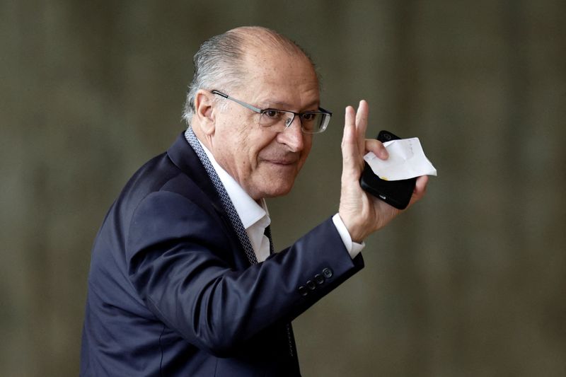 &copy; Reuters. FILE PHOTO: Geraldo Alckmin, newly elected Vice President of Brazil, waves before attending a meeting at the transition government building in Brasilia, Brazil December 13, 2022. REUTERS/Ueslei Marcelino