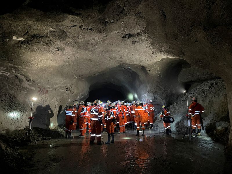 &copy; Reuters. Workers and media members stand inside the Codelco El Teniente copper mine, the world's largest underground copper mine, as a LHD electric loader starts to operate, near Rancagua, Chile, November 16, 2022. REUTERS/Natalia Ramos