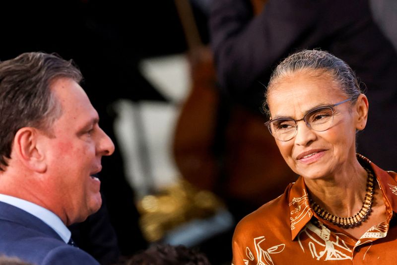 © Reuters. Ministra do Meio Ambiente, Marina Silva, com ministro da Agricultura, Carlos Fávaro, no Planalto
04/01/2023
REUTERS/Adriano Machado