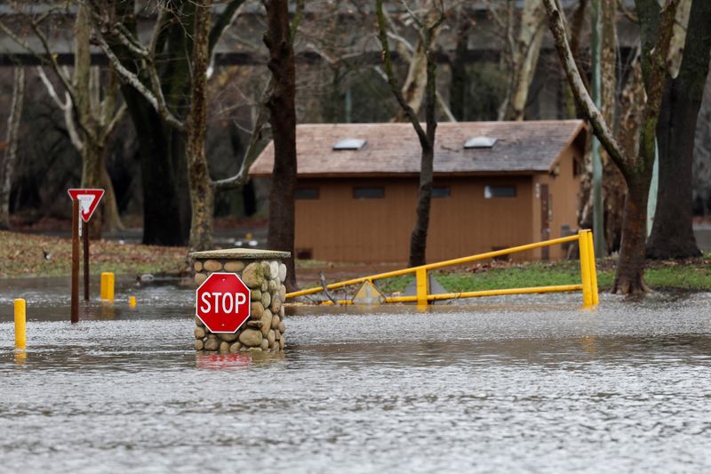 &copy; Reuters. High water levels caused by stormwater flood Discovery Park, located in the convergence of the Sacramento River and the American River, in Sacramento, California, U.S. January 4, 2023. REUTERS/Fred Greaves