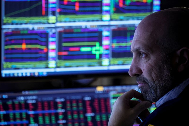 &copy; Reuters. Traders work on the floor of the New York Stock Exchange (NYSE) in New York City, U.S., November 21, 2022. REUTERS/Brendan McDermid
