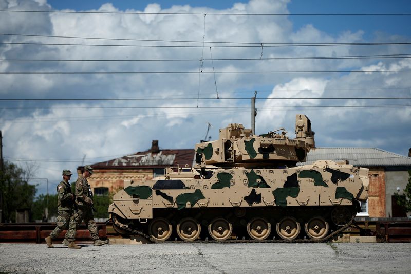 &copy; Reuters. FILE PHOTO: U.S. servicemen walk past a Bradley infantry fighting vehicle as they arrive for the joint U.S.-Georgian exercise Noble Partner 2016 in Vaziani, Georgia, May 5, 2016. REUTERS/David Mdzinarishvili