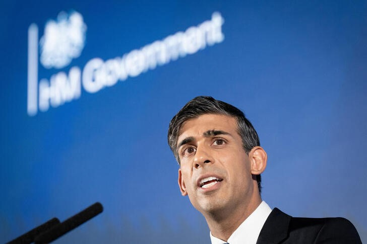 © Reuters. British Prime Minister Rishi Sunak delivers his first major domestic speech of 2023 at Plexal, Queen Elizabeth Olympic Park, in east London, Britain January 4, 2023. Stefan Rousseau/Pool via REUTERS