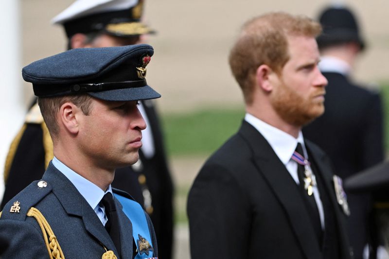 &copy; Reuters. Príncipes William e Harry durante funeral da rainha Elizabeth, em Londres
19/09/2022 Jeff Spicer/Pool via REUTERS