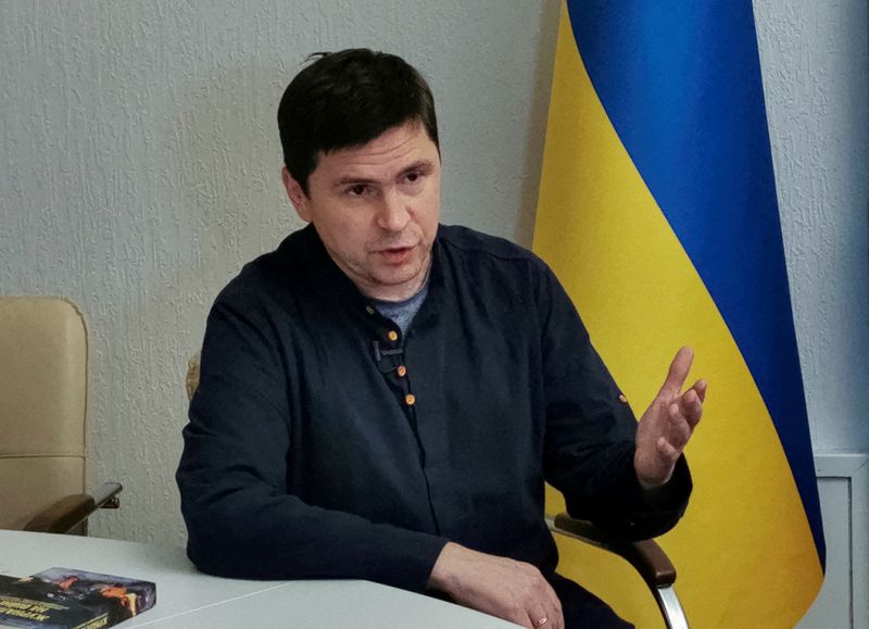 © Reuters. FILE PHOTO: Mykhailo Podolyak, a political adviser to Ukraine's President Volodymyr Zelenskiy, speaks during an interview with Reuters, amid Russia's attack on Ukraine, in Kyiv, Ukraine November 2, 2022.  REUTERS/Sergiy Voloshyn