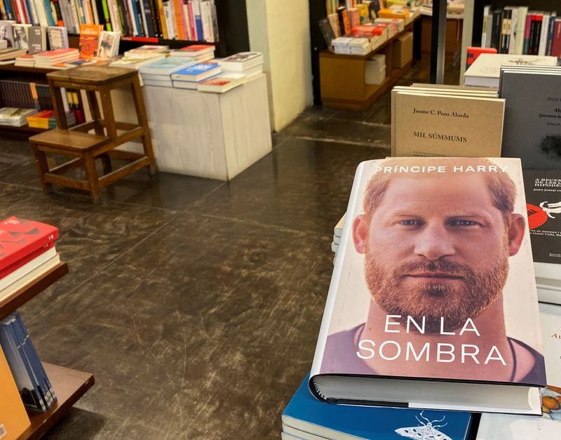 &copy; Reuters. Britain's Prince Harry's book "Spare" is seen in a bookstore, before its official release date, in Barcelona, Spain January 5, 2023. REUTERS/Nacho Doce