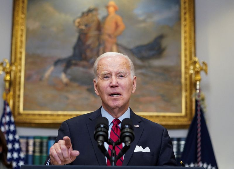 Biden dice que Putin intenta encontrar 