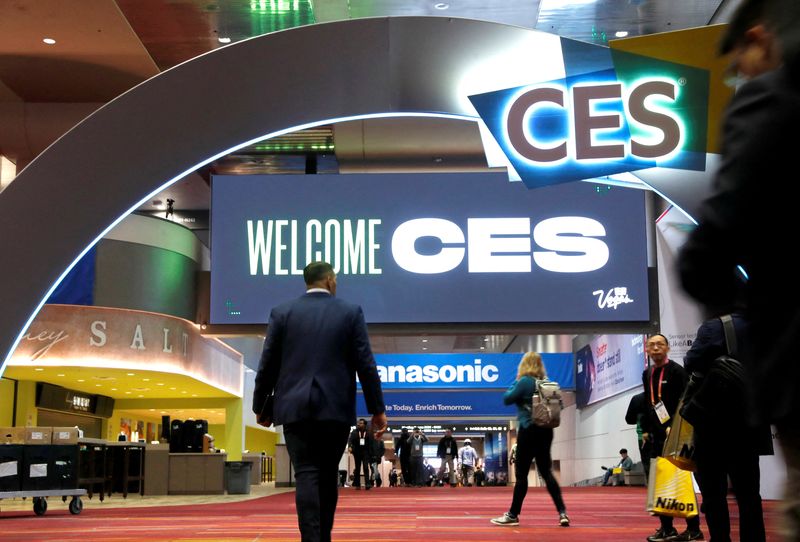 &copy; Reuters. A sign welcomes attendees in the lobby of the Las Vegas Convention Center at CES 2023, an annual consumer electronics trade show, in Las Vegas, Nevada, U.S. January 5, 2023.  REUTERS/Steve Marcus