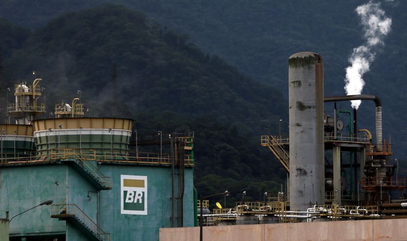 &copy; Reuters. Refinaria de Cubatão
8/06/2017
REUTERS/Paulo Whitaker