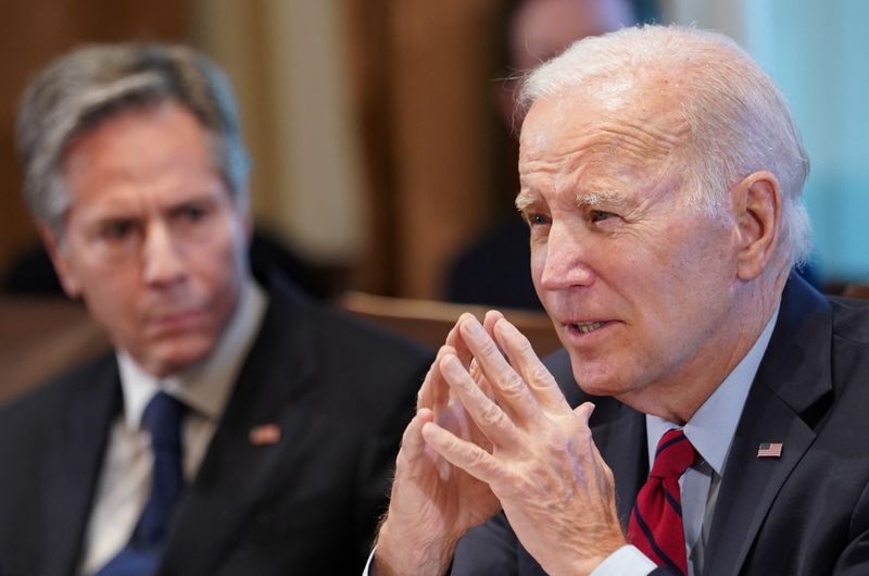 Biden says U.S. economy headed to 'new plateau,' amid recession fears thumbnail