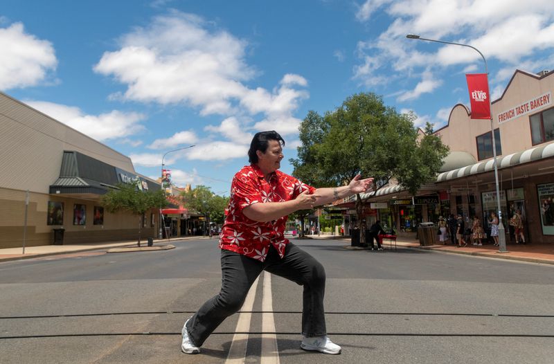 &copy; Reuters. Elvis Tribute Artist, Sheryl Scharkie, also known as ShElvis, strikes a pose in the main street at the Parkes Elvis Festival in Parkes, Australia January 6, 2023. REUTERS/Cordelia Hsu