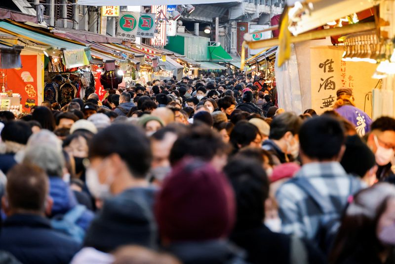 &copy; Reuters. FILE PHOTO: Shoppers crowd at the Ameyoko shopping district, which is Tokyo's biggest street food market, as they do their last-minute New Year's shopping in Tokyo, Japan December 29, 2022. REUTERS/Issei Kato