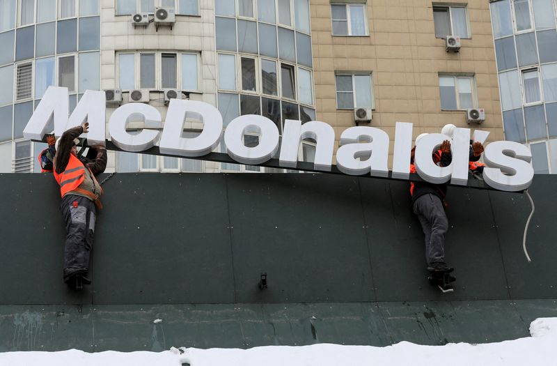 &copy; Reuters. Workers remove the logo signage from a restaurant of McDonald's in Almaty, Kazakhstan, January 6, 2023. Food Solutions KZ, the Kazakh licensee of McDonald's Corp, will no longer operate under the U.S. corporation's brand due to supply issues. REUTERS/Pave