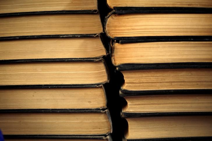 © Reuters. Books are pictured at 'Acapulco' bookstore in Ciudad Juarez, Mexico September 17, 2018. REUTERS/Jose Luis Gonzalez