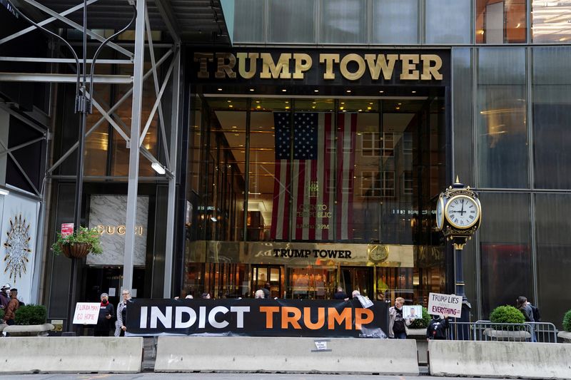 &copy; Reuters. FILE PHOTO: Protesters hold up signs outside Trump Tower on the day that former U.S. President Donald Trump is scheduled to give a deposition, according to local media, in Manhattan in New York City, New York, U.S. October 18, 2021.  REUTERS/Carlo Allegri