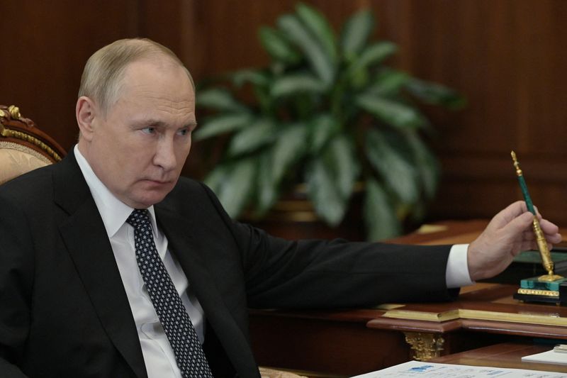 &copy; Reuters. الرئيس الروسي فلاديمير بوتين خلال اجتماع في موسكو بتاريخ الثالث من يناير كانون الثاني2022. صورة لرويترز من وكالة أنباء سبوتنيك.