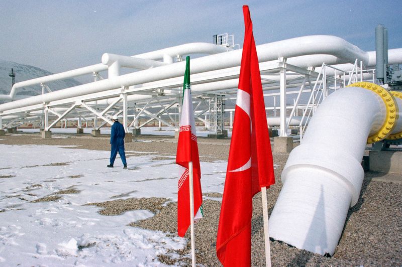 &copy; Reuters. محطة لضخ الغاز على الحدود بين تركيا وإيران في صورة من أرشيف رويترز.