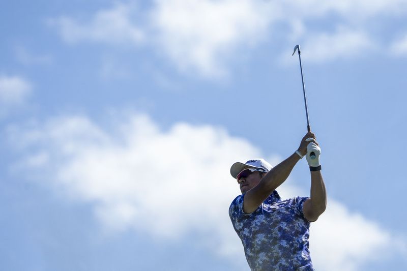 &copy; Reuters. 米男子ゴルフのセントリー・チャンピオンズは７日、ハワイ州カパルアのプランテーション・コース（パー７３）で第３ラウンドを行い、松山英樹は９位に浮上した（２０２３年　ロイター