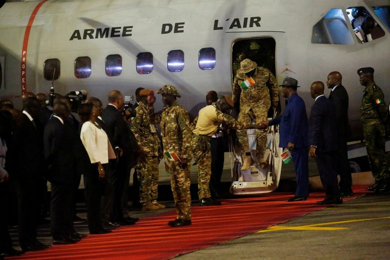 La Côte d'Ivoire rapatrie les soldats graciés par le Mali