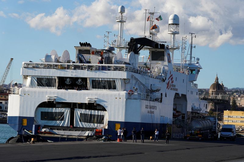 &copy; Reuters. سفينة جيو بارنتس التابعة لمنظمة أطباء بلا حدود غير الحكومية في ميناء كاتانيا الإيطالي في السابع من نوفمبر تشرين الثاني 2022. تصوير: أنطونيو با