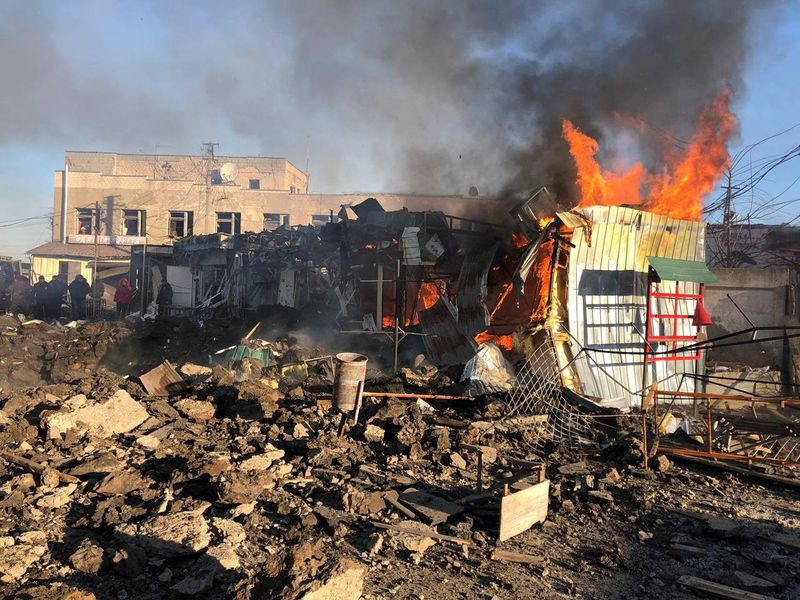 © Reuters. A building burns at a site of a market hit by Russian missiles, amid Russia's attack on Ukraine, in the town of Shevchenkove, Kharkiv region, Ukraine January 9, 2023.  Governor of Kharkiv region Oleh Sunehubov via Telegram/Handout via REUTERS