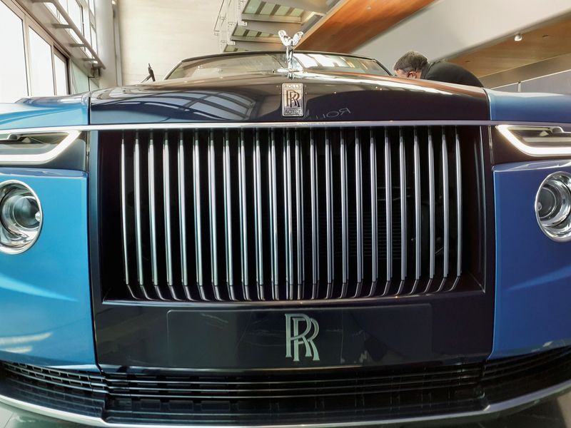 Rolls-Royce rides ongoing luxury demand to sales record in 2022
