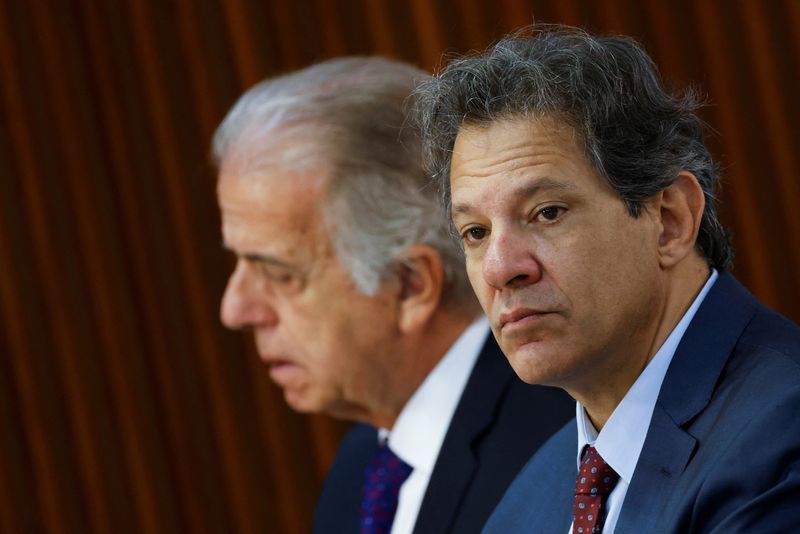 &copy; Reuters. Haddad e Múcio na reunião ministerial na sexta-feira 
06/01/2023
Adriano Machado/Reuters 